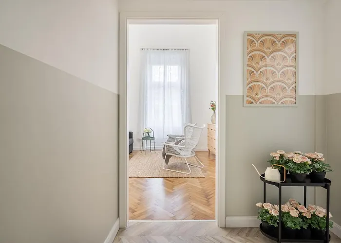 Atmos Glare * Budapest